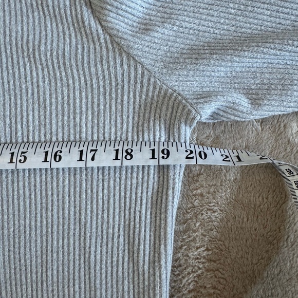 Light Gray Ribbed Long Sleeve Top - Picture 3 of 4